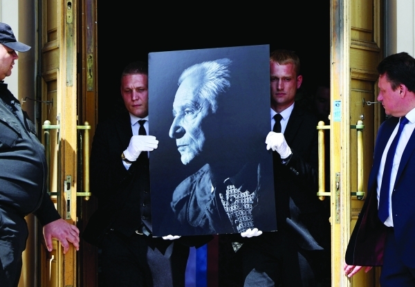 Russians pay last respects to ballet maestro Grigorovich