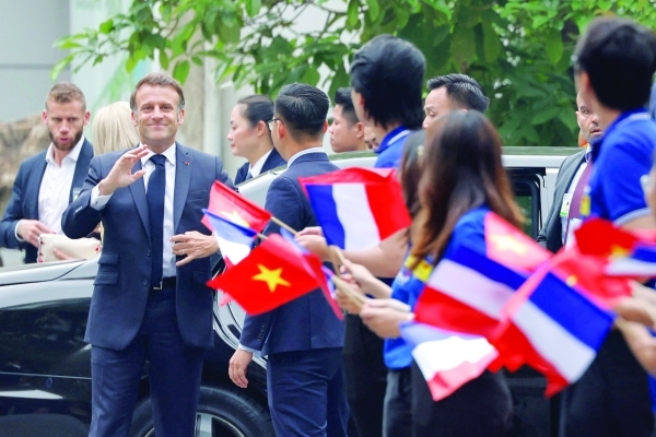 Macron gives students a lesson in 'impulsive' superpowers