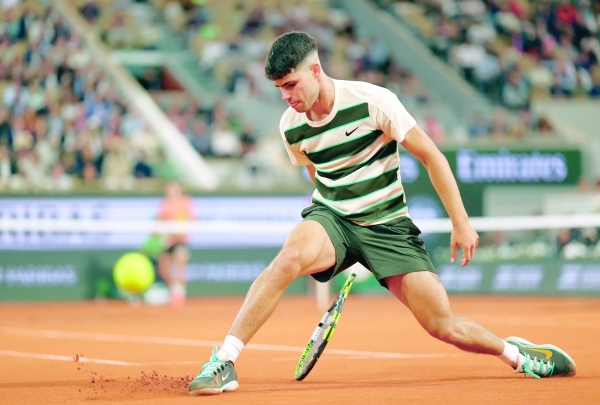 Alcaraz into 3rd round at French Open, Ruud crashed out