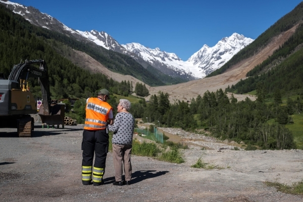 Swiss glacier collapse offers global warning of wider impact
