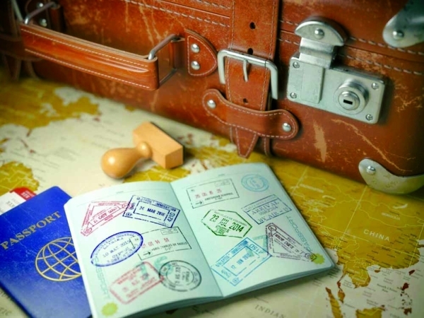 What are the options for visa-free entry for Omanis?