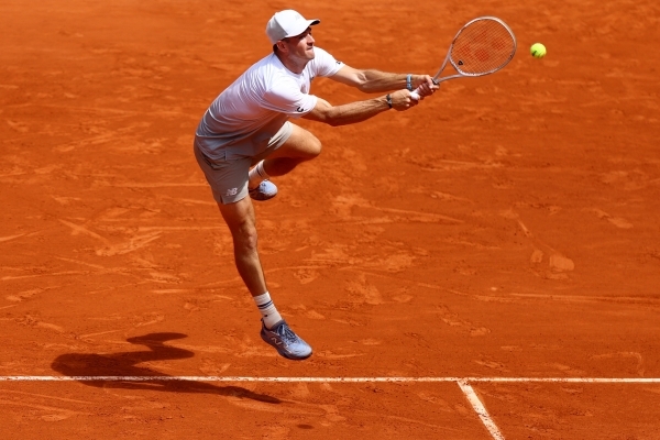 Paul reaches French Open quarters