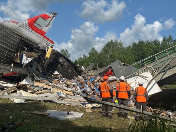 Seven killed by bridge blasts in Russian regions
