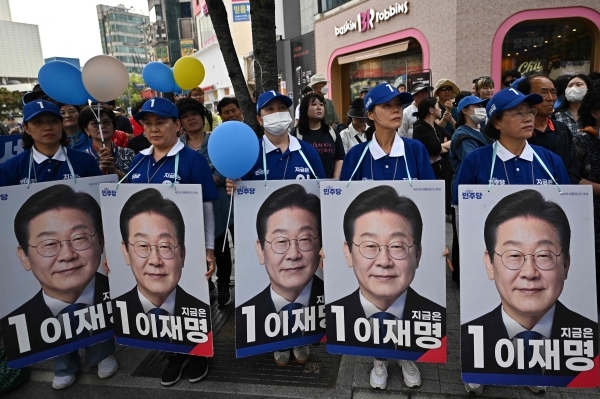 S Korea candidates hold campaigns ahead of vote