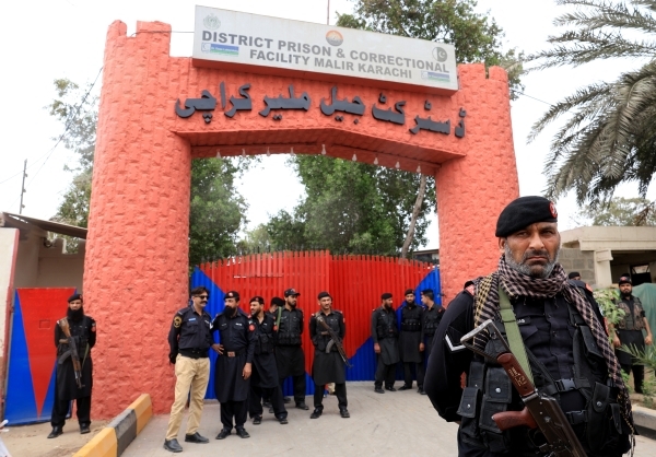 Over 200 prisoners break out of Pakistani jail