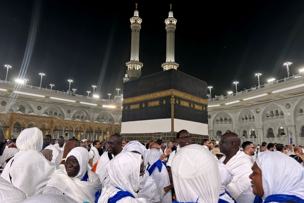 Million-plus pilgrims begin hajj under blazing sun