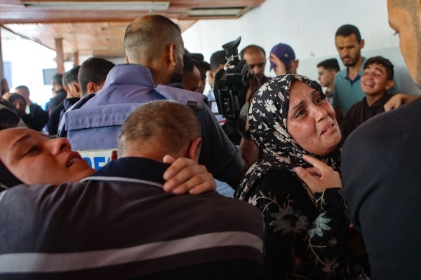 Gaza doctors give their own blood to patients