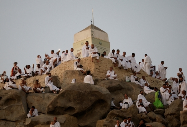 1.5 million pilgrims pray at Mount Arafat in Haj apex