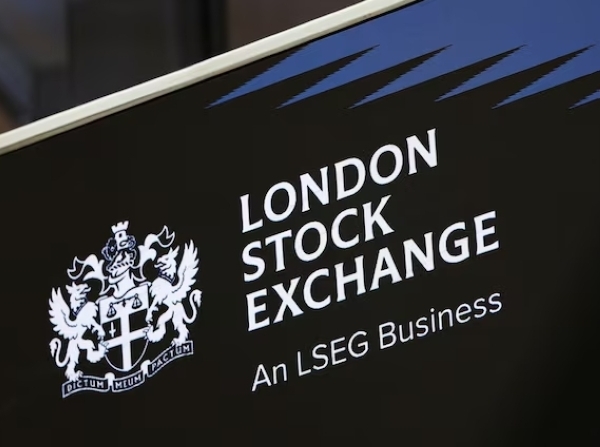 London stocks steady, eyes on US employment report