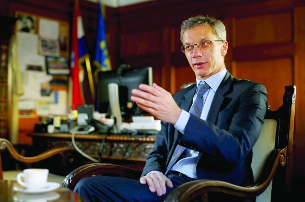 ECB should not 'overreact' if inflation edges below 2%, Vujcic says