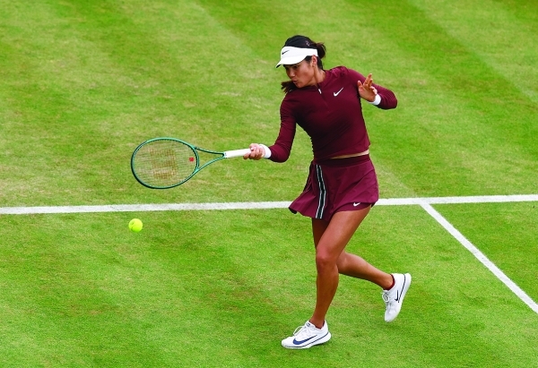 Raducanu leads British trio into Queen's Club 2nd round