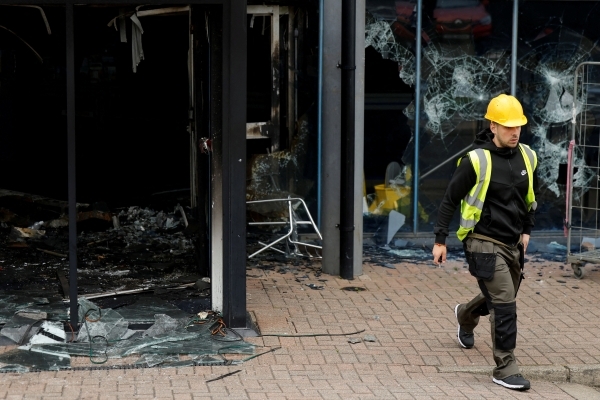 Northern Ireland leisure centre attacked on third night of violence