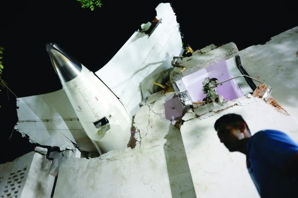 Over 200 killed as Air India plane crashes