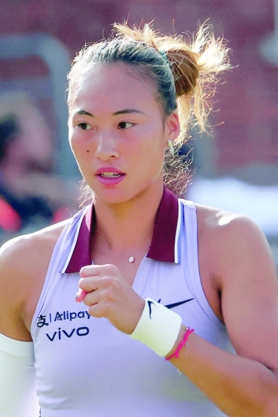 China's Zheng survives scare to reach Queen's last eight