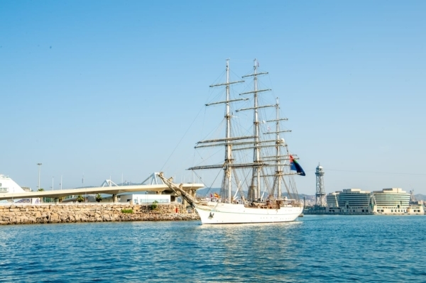 Shabab Oman II departs Barcelona for Lisbon