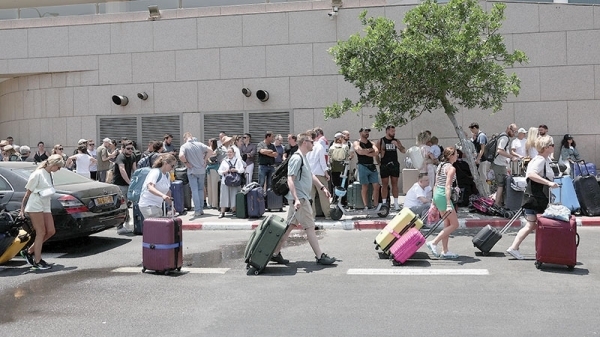 Over 700 foreigners flee Iran to Azerbaijan, Armenia