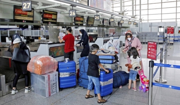 Hundreds of US citizens left Iran last week