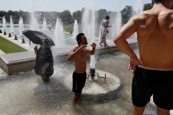 France shuts schools as heatwave grips Europe