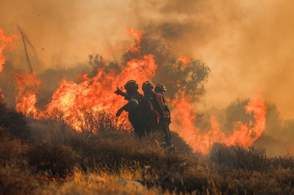 Greece wildfire rages on Crete