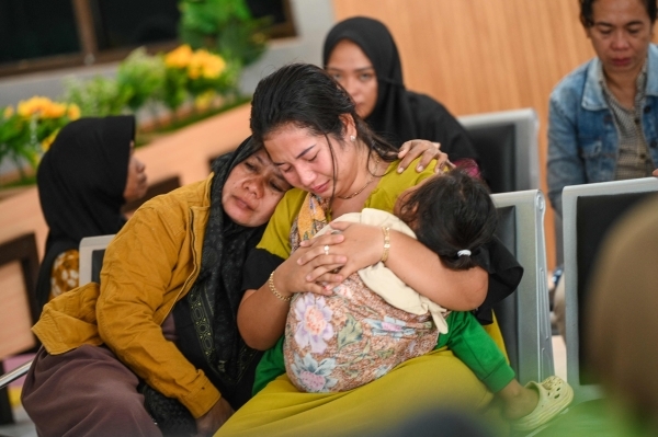 5 dead, 29 missing after ferry sinks on way to Bali