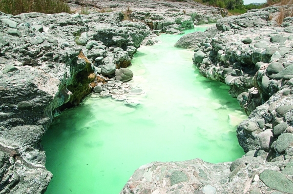Al Damtha: Where turquoise waters meet geological formations