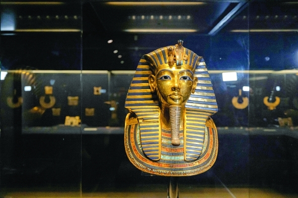 Egyptian conservators give King Tut's treasures new glow