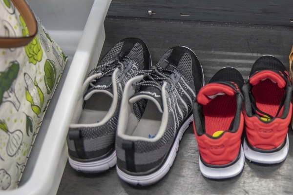 Some US airports to let travelers keep their shoes on