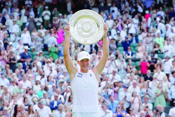 Swiatek destroys Anisimova to win first Wimbledon title