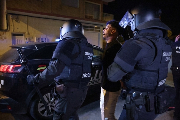 Several hurt in anti-migrant unrest in Span