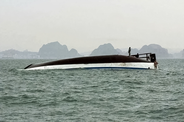 Many die as Vietnam boat capsizes