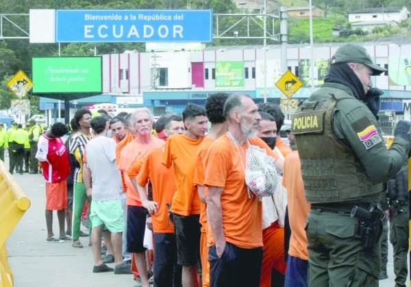 Ecuador deports more than 600 inmates as Colombia cries foul