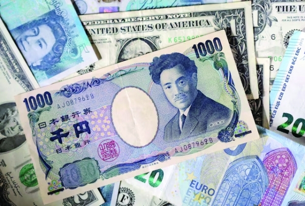 Dollar set for first monthly gain of 2025; yen choppy after BOJ