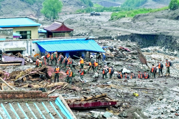 Floods, mudslides hit northwest China