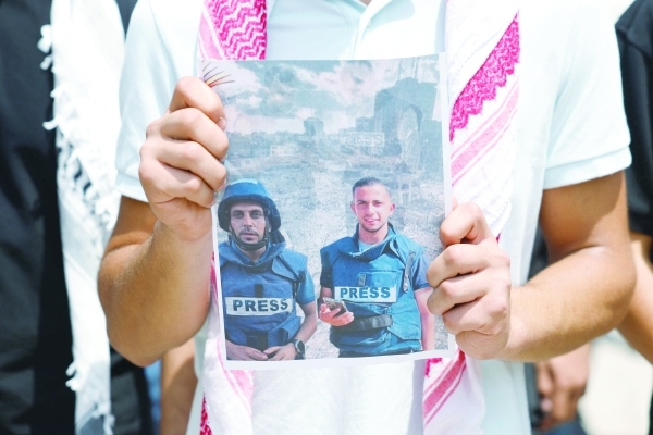 Australia to recognise Palestinian state as Israel kills journalists