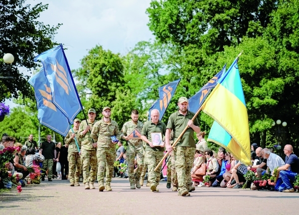 Russian forces rapidly pierce Ukraine's lines
