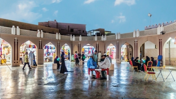 What are main issues of expats in Oman handled by OHRC?