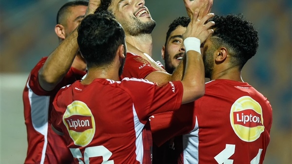 الحريف والساحر وبديل معلول.. رحيل ثلاثي جديد عن الأهلي رسميًا