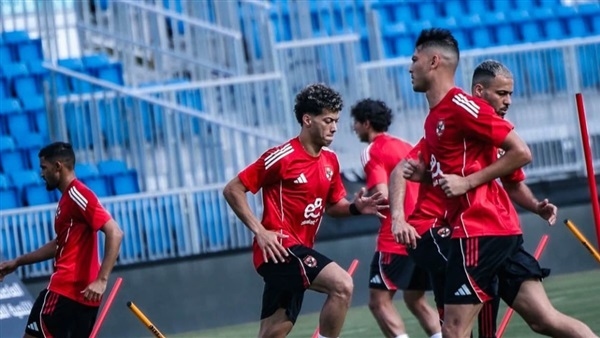 رحيل مهاجم جديد عن الأهلي بعد وسام أبو علي