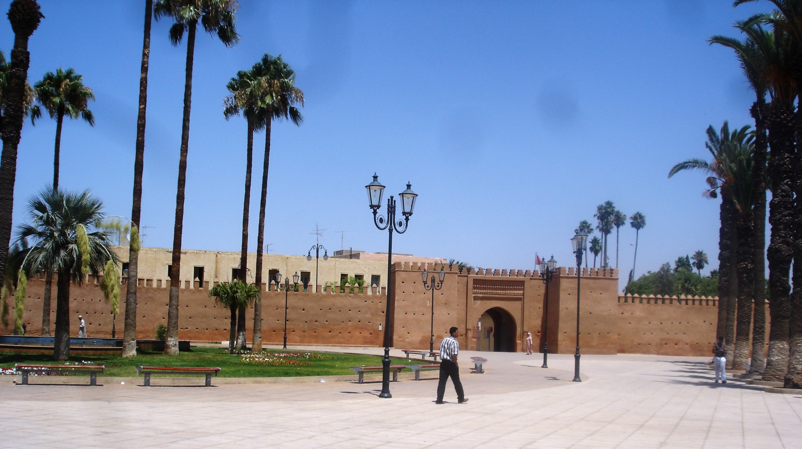 وجــــــــدة: العمل على دعم وتعزيز السياحة والتعريف بمؤهلات الشرق