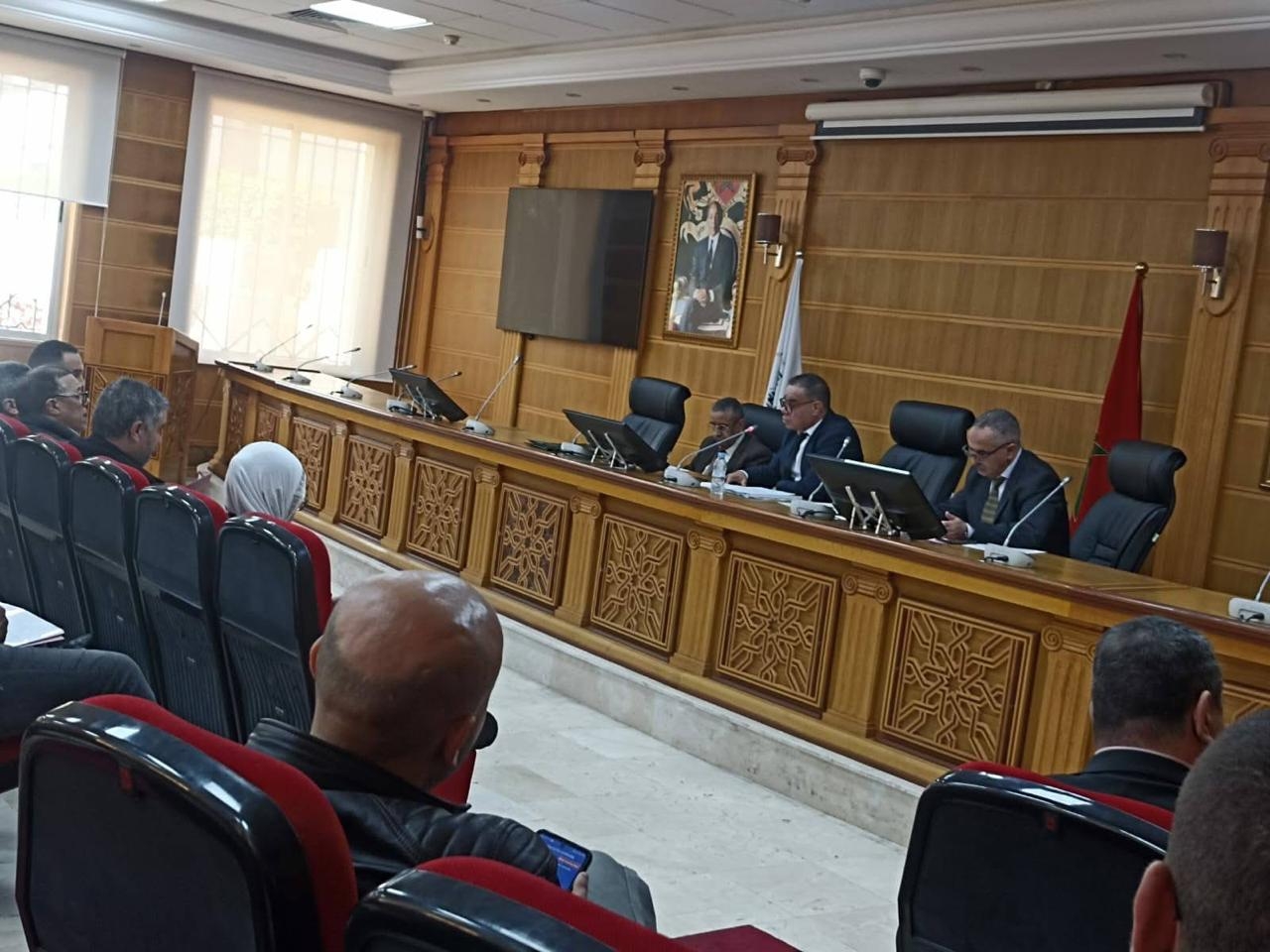 غرفة الصناعة التقليدية لجهة طنجة تعقد دورة فبراير وتناقش الحصيلة المرحلية وبرنامج 2025