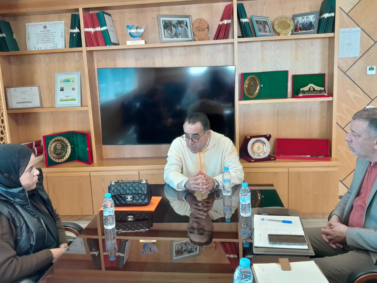 احميدي يبحث مع فاعلين في مجال الصناعة التقليدية وضعية 'دار الصانعة' بأحد الغربية