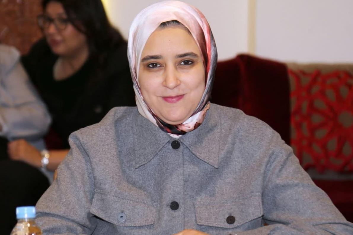 حنان الماسي تنقل لوزير الفلاحة معاناة مربي النحل بسبب استخدام المبيدات الحشرية في حقول الذرة الحلوة بإقليم تارودانت