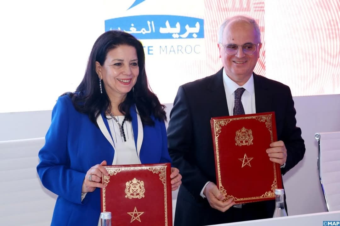 أمل الفلاح السغروشني توقع اتفاقية شراكة لإدماج الأمازيغية في خدمات مجموعة بريد المغرب