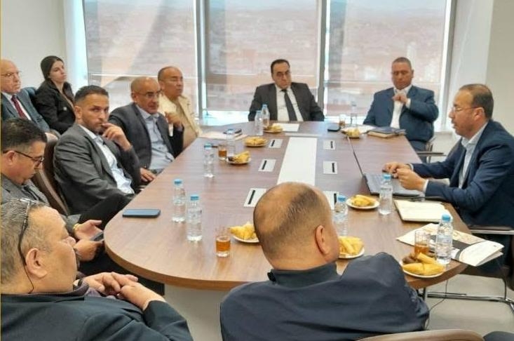 شركة 'طريق المعرفة' بعمالة طنجة-أصيلة تصادق على تعيينات استراتيجية وخطة تسيير للنقل المدرسي القروي
