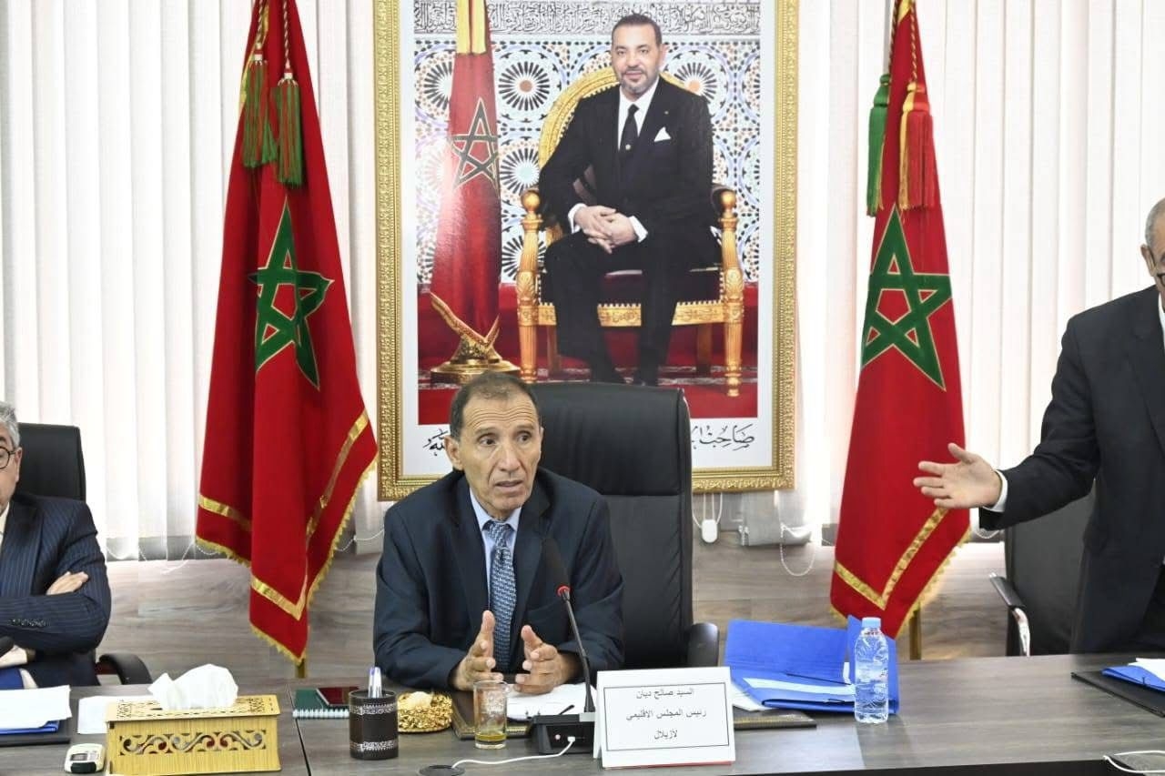 المجلس الإقليمي لأزيلال يناقش مشاريع تنموية لتعزيز البنية التحتية والسياحة
