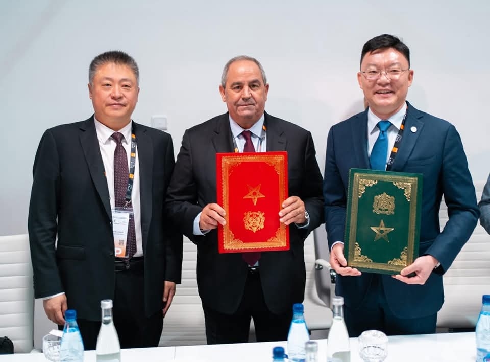 عز الدين الميداوي يوقع اتفاقية شراكة بين وزارة التعليم العالي وشركة 'هواوي- المغرب'