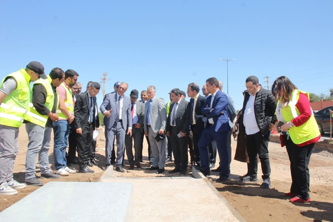 الإدريسي يتفقد الأشغال بالطريق الوطنية 9 ومحيط ملعب مراكش الكبير