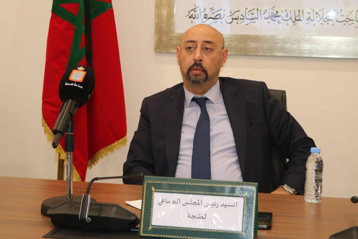 جماعة طنجة تعلن عن انطلاق تنزيل القرار القاضي بتنظيم استغلال أماكن وقوف المركبات المؤدى عنه في إطار التدبير المفوض لخدمات الركن