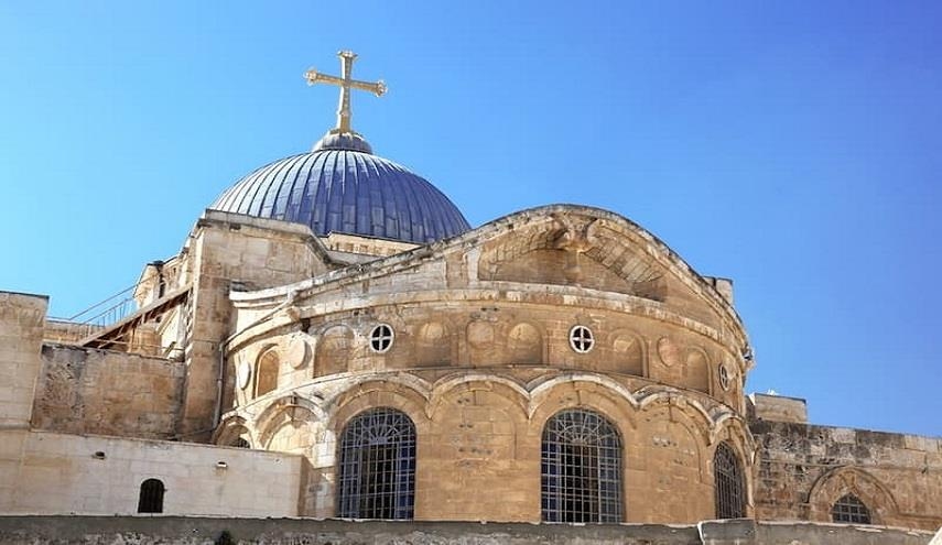 إعادة فتح أبواب كنيسة القيامة في القدس
