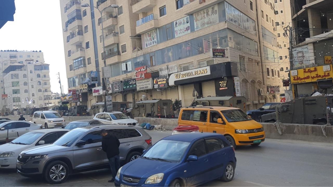 قوات الاحتلال تعتقل شابا من كفر عقب